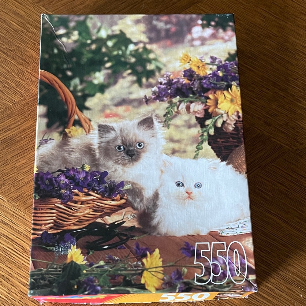 Cat Puzzle with Flowers and Basket, 550 pieces